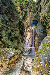 Bild mit Natur, Wasser, Jahreszeiten, Felsen, Wasserfall, Naturgewalten, ursprünglich, fliessend, Wildwasser, Heckenbach Wasserfall
