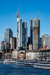 Bild mit Gebäude, Glas, City, Skyline, Hochhäuser, frankfurt, Stahl, Beton, Innenstadt, Bürobauten