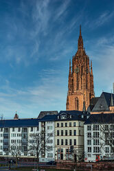 Bild mit Häuser, Kirche, In The City, Frankfurt am Main, Glauben, Sakralbau, Geschichte, Dom, historisches Gebäude