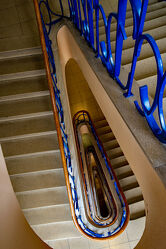 Bild mit Architektur, Blau, Perspektive, Treppengeländer, aufwärts, Wohnhaus, Stufen, Treppenhaus, Sichtweise, Innenarchitektur