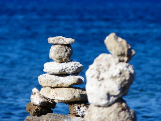 Bild mit Strand, Meer, Steine, gestapelte Steine, Griechenland