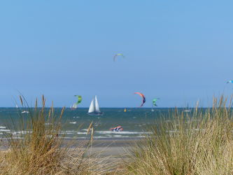 Bild mit Kitesurfen, Strand, Meer, Düne, Dünengras, Nordseeküste
