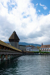 Bild mit Landscape & City, City, Schweiz, Luzern, Kappelbrücke, Wasserturm