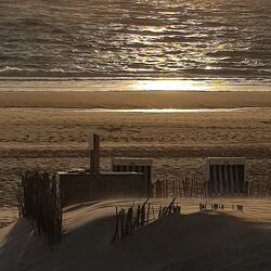 Bild mit Sonnenuntergang, Strandkörbe, Meer, Dünen, Sonne und Meer, Sand am Meer