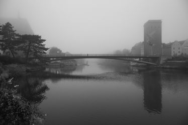Bild mit Nebel, Görlitz, historische Altstadt, Altstadtbrücke, schwarz weiß, Wasserspiegelung, Görlitzer Altstadt