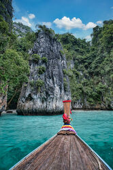 Bild mit Strände, Buchten, Inseln, Meerblick, asien, südostasien, Longtailboot, Phi Phi, Thailand