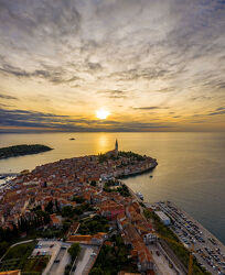 Bild mit Häfen, Sonne, Meerblick, Wolkenhimmel, kroatien, Drohnen